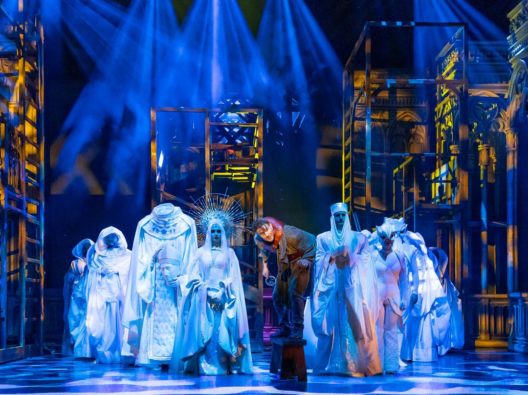 布达佩斯轻歌剧院-布达佩斯必去景点