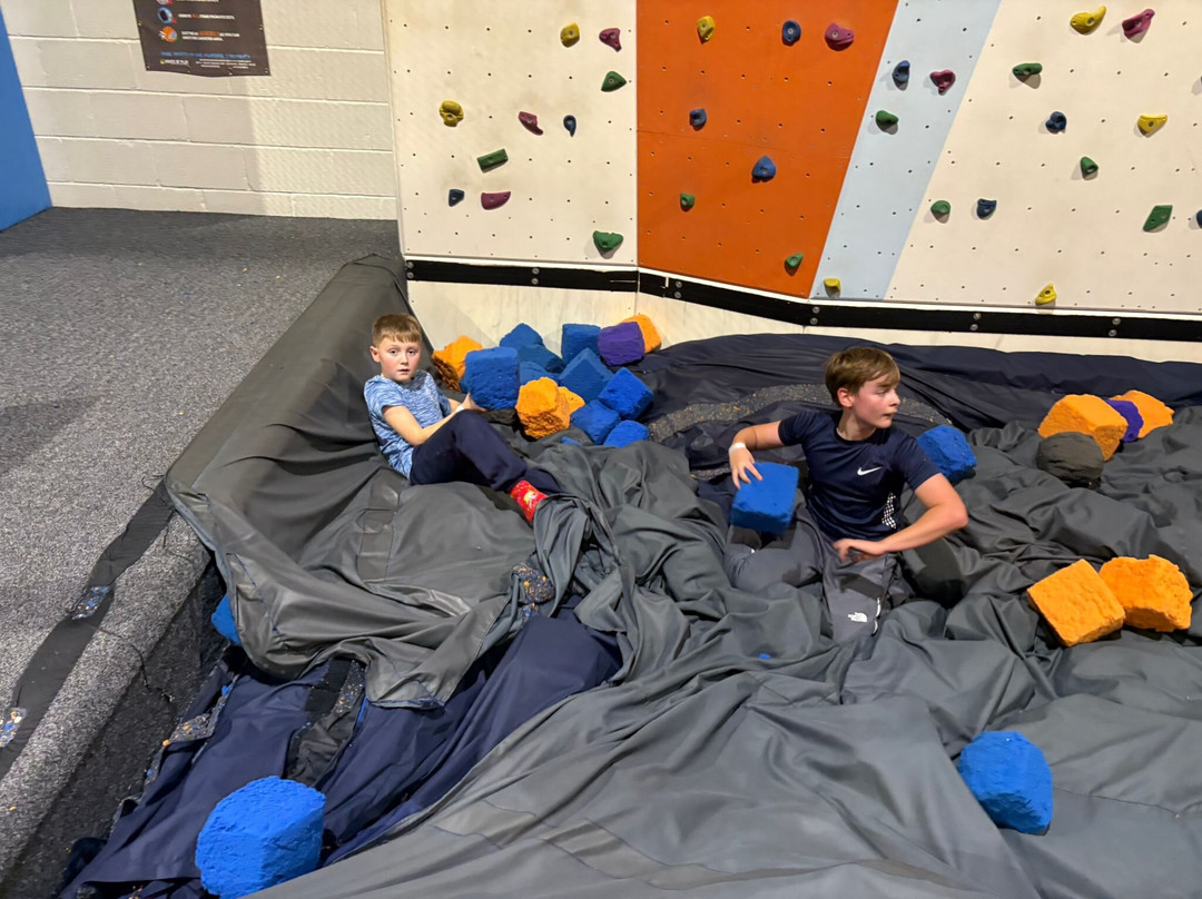 Go Bounce Extreme Trampoline Park-唐克斯特必去景点