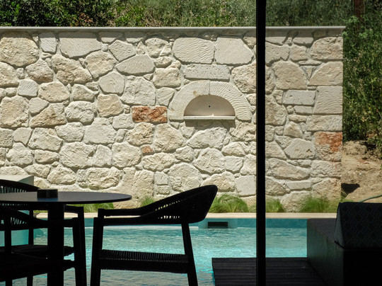 Royal Hotel and Suites主图