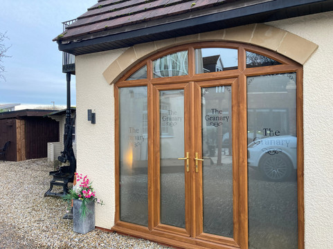 老磨坊旅馆主图