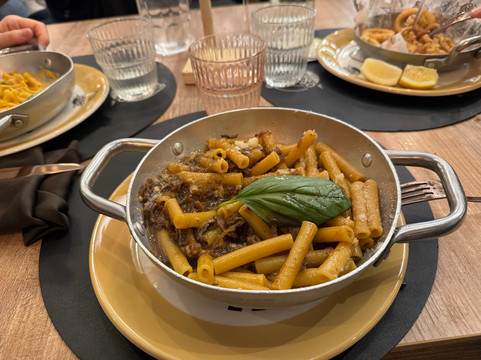 O'Scemo Trattoria Napulegna主图