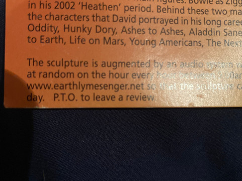 David Bowie Statue Aylesbury - Earthly Messenger-艾尔斯伯里必去景点