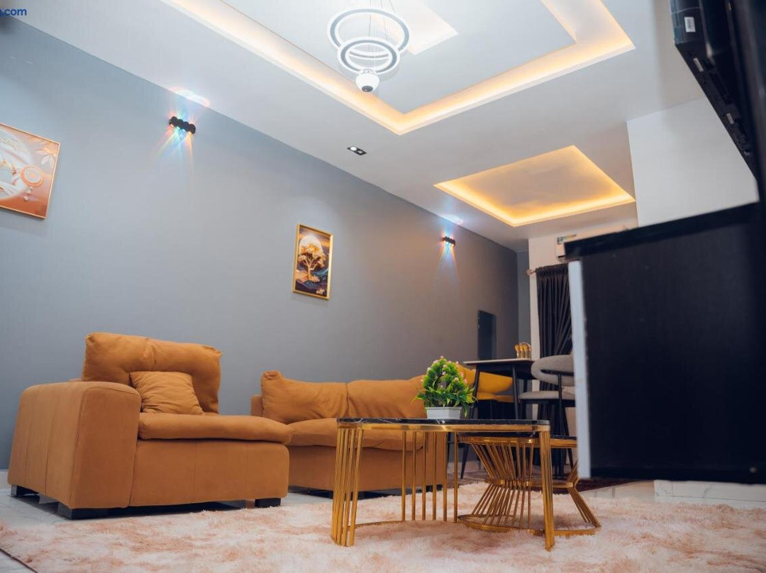 CNX Hotels and Suites