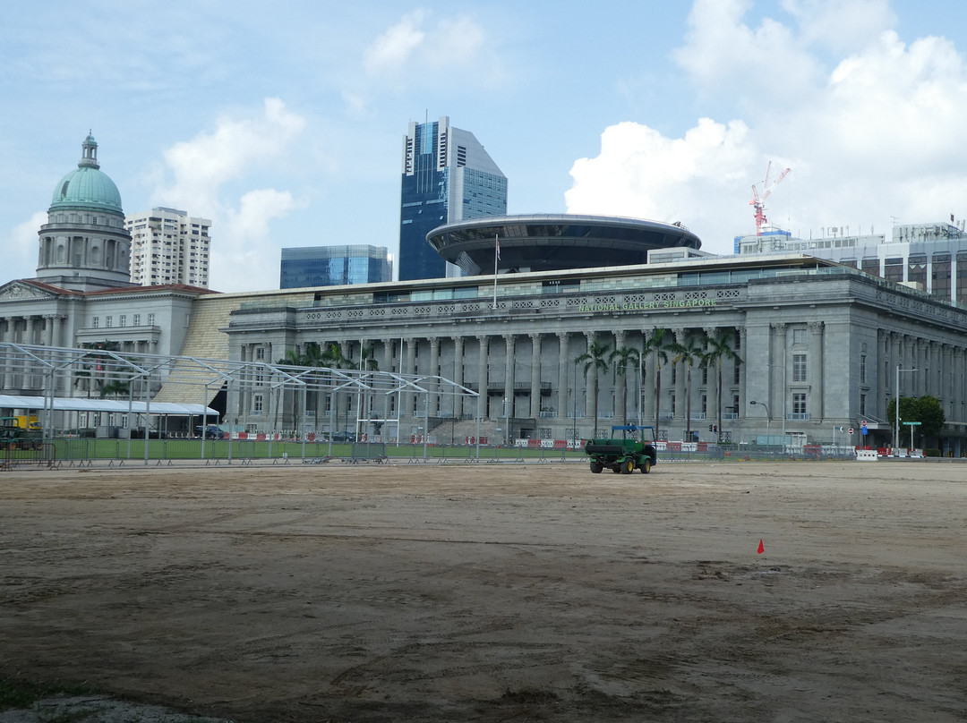 政府大厦大草场-新加坡必去景点