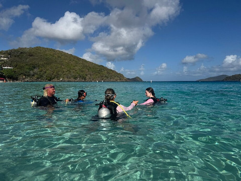 CWORI Dive Center-Smith Bay必去景点