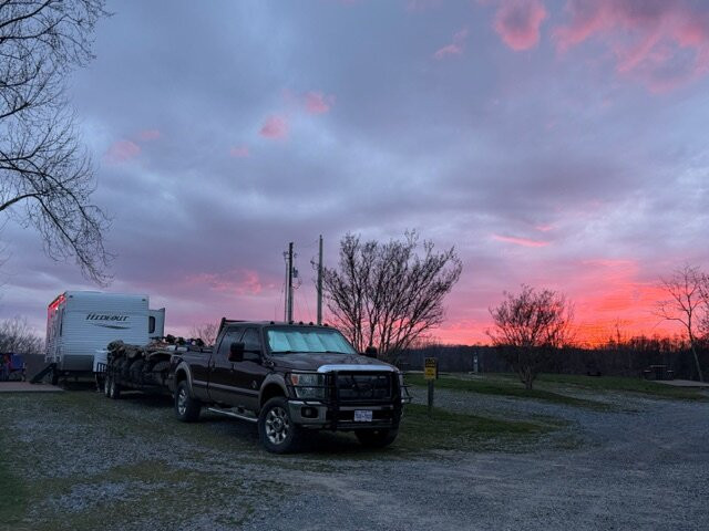 Twin Hollow Campground and Cabins主图