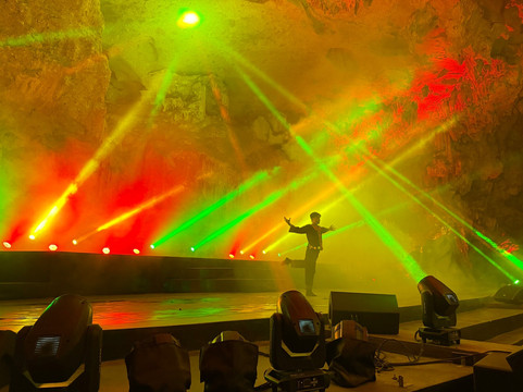 Dragon Pearl Cave - Hang Ngọc Rồng