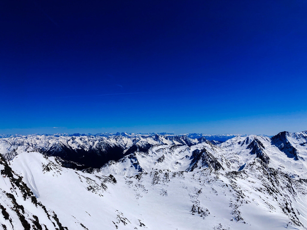 劳林阿尔本酒店主图