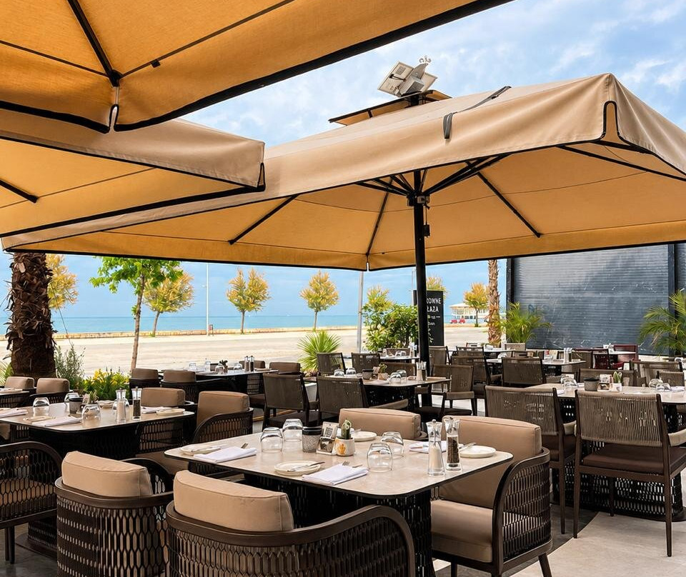 Crowne Restaurant and Bar Lounge