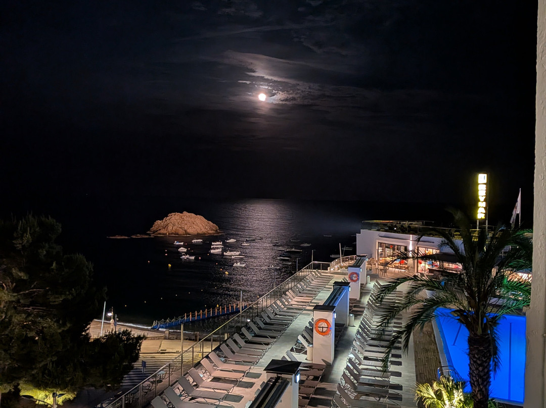 雷玛格兰酒店主图