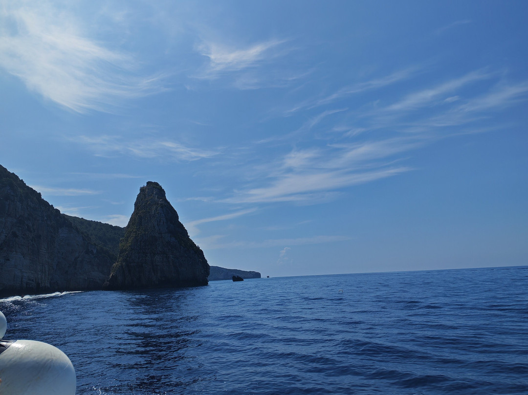 Easybook - Kostas Boat Trips-Agios Georgios必去景点