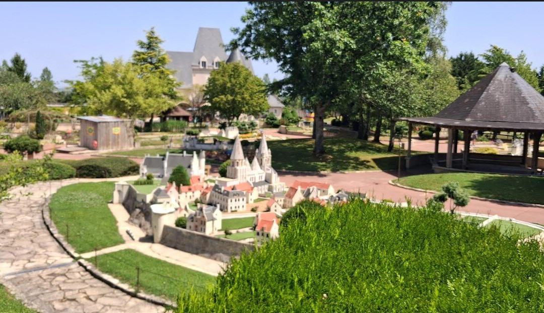 Parc Mini-Châteaux-昂布瓦斯必去景点