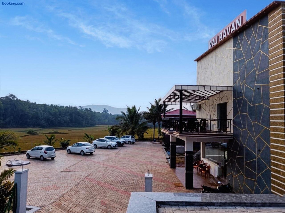 Raj Bavan Resort