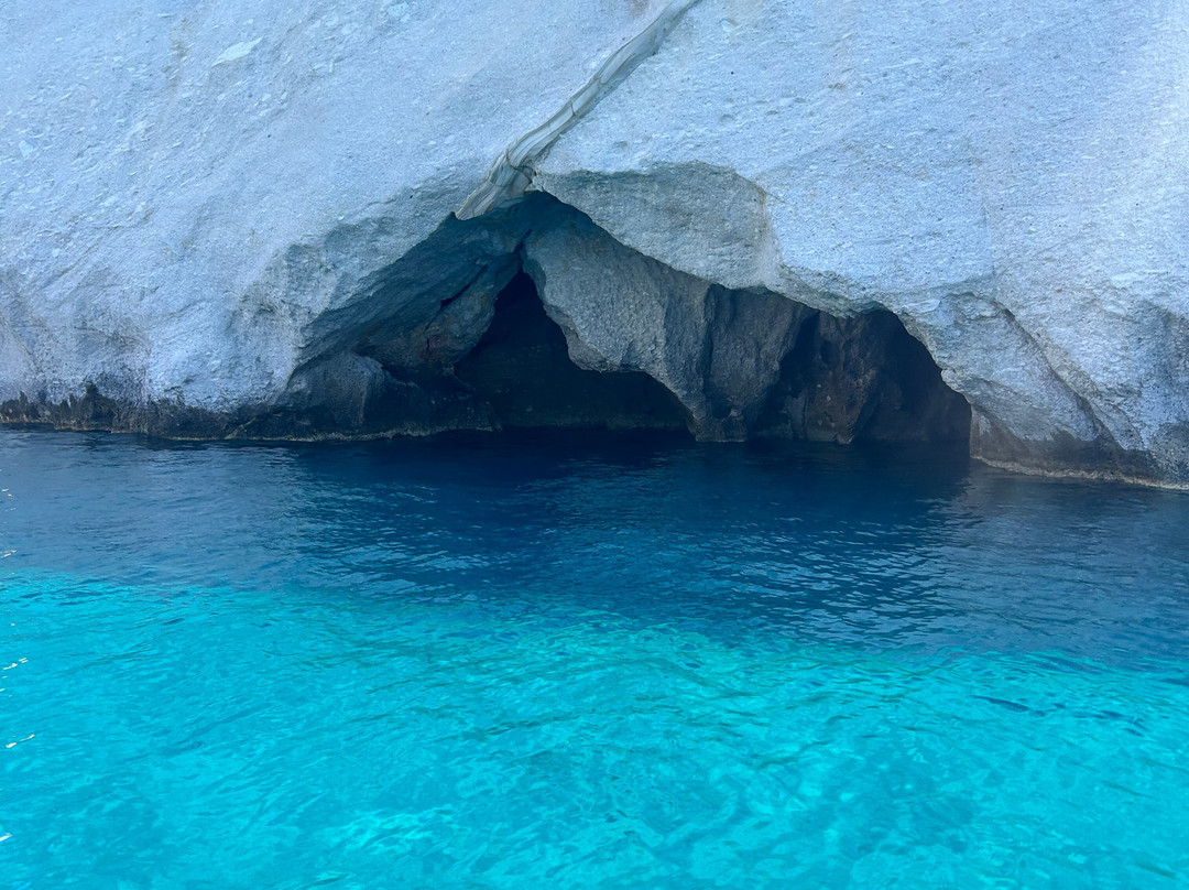 Rent Boat Milos-Adamas必去景点