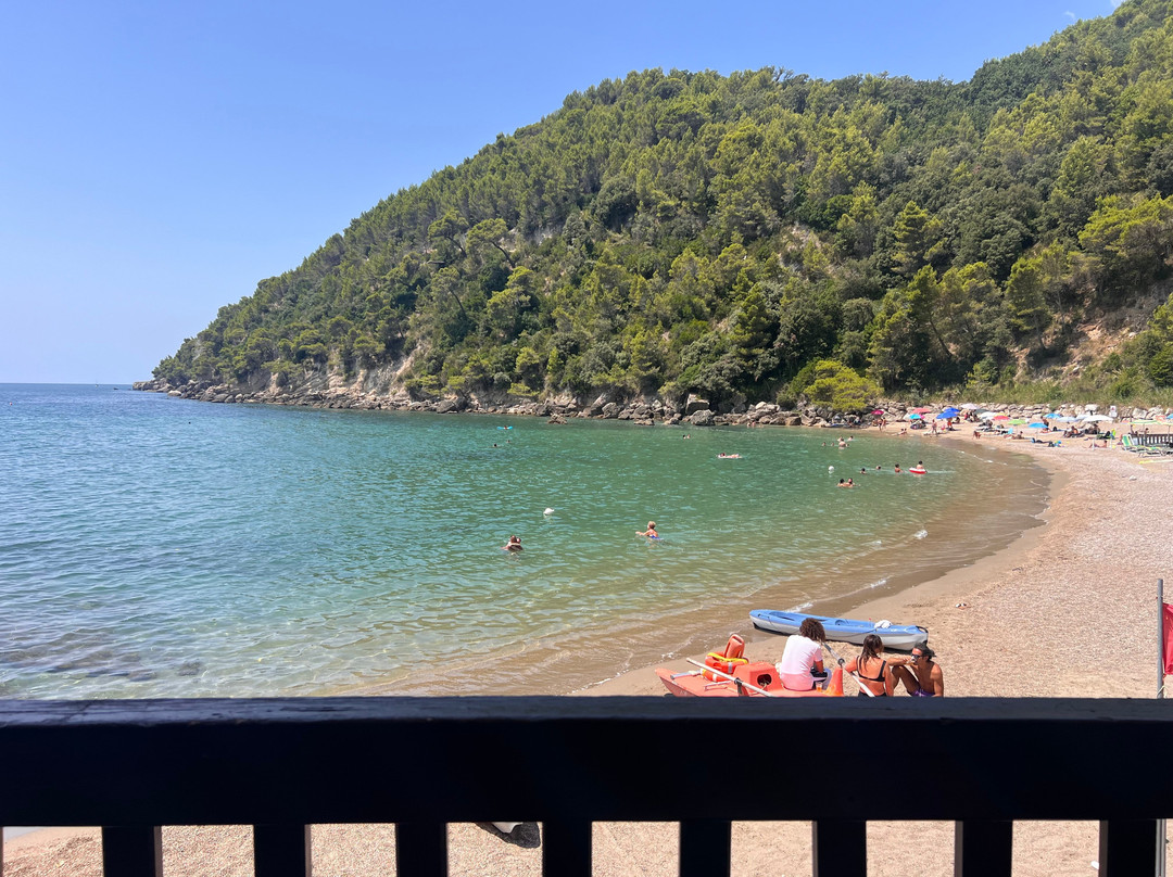 Spiaggia dei Sassolini-Scauri必去景点