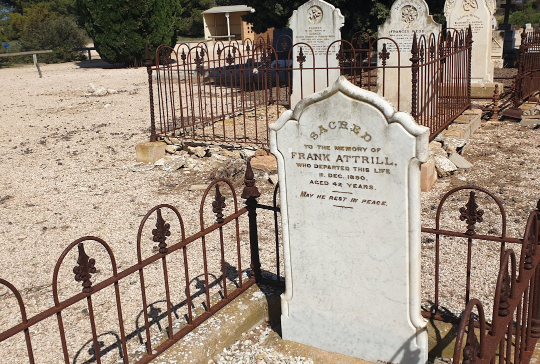 Port Victoria Cemetery-Port Victoria必去景点