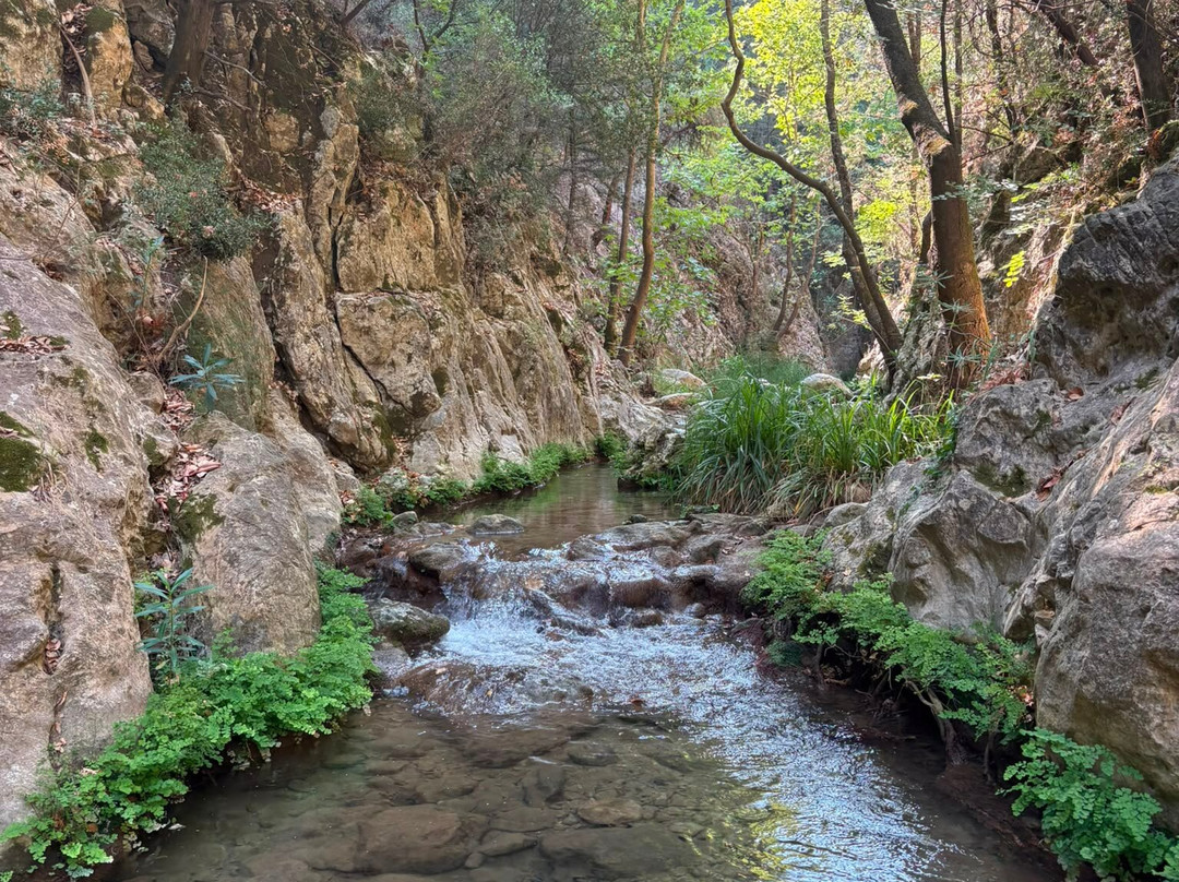Potami Waterfalls-Karlovasi必去景点