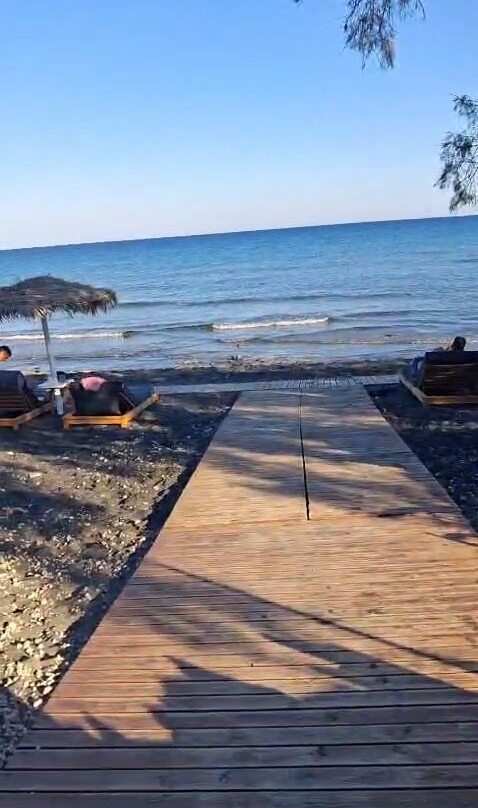 白色卡提吉斯海涛酒店主图