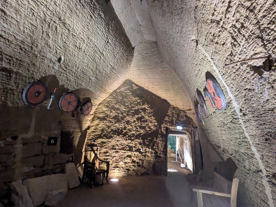 Troglodytes & Sarcophages-Doue-la-Fontaine必去景点
