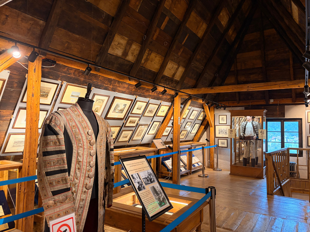 House Of Weapons And Maps
