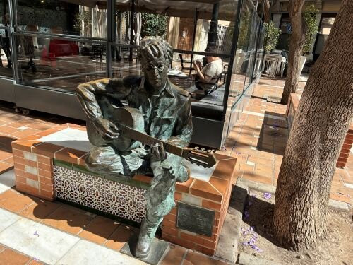 The Statue of John Lenon-阿尔梅里亚省必去景点