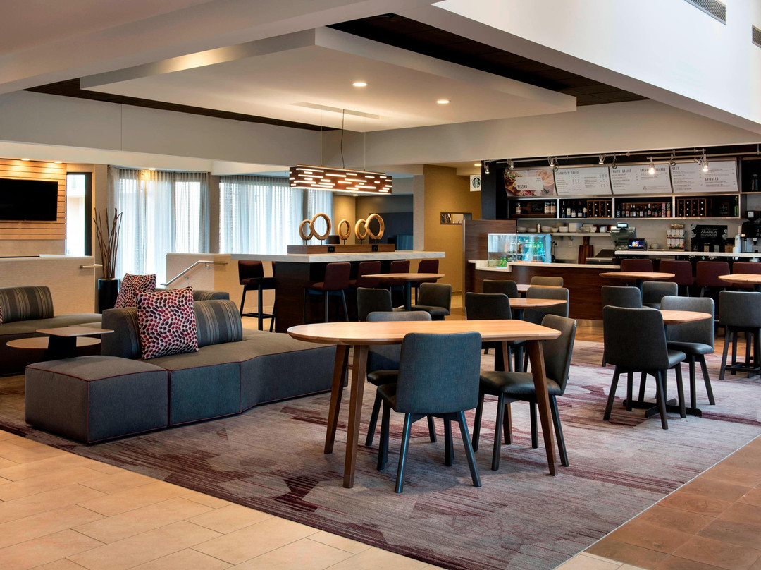 Courtyard by Marriott Chicago Naperville主图