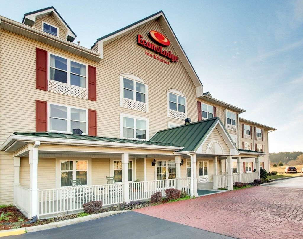 Econo Lodge Inn and Suites