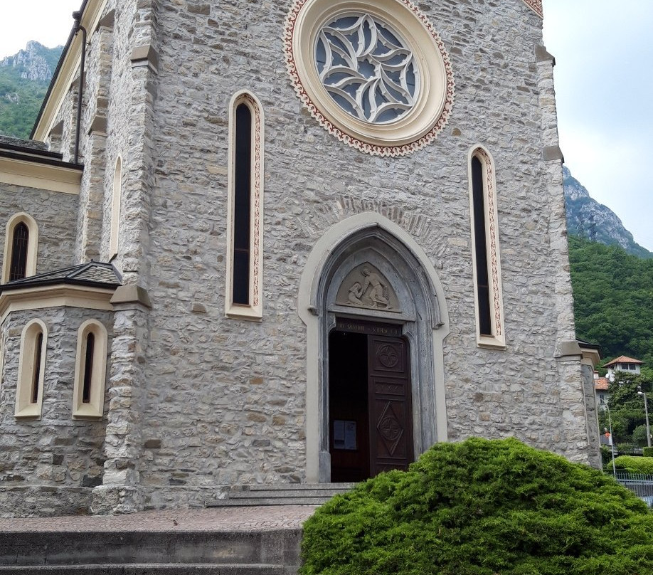 Chiesa di S. Salvatore e S. Teresa di Gesù Bambino景点图片