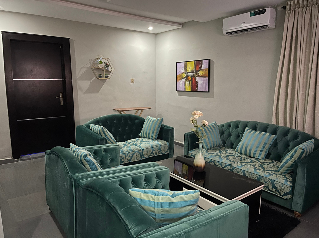 Royality Hill Apartment and Suites