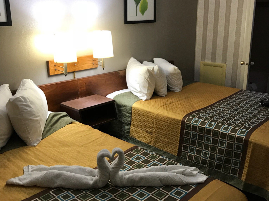 Twi-Lite Motel主图