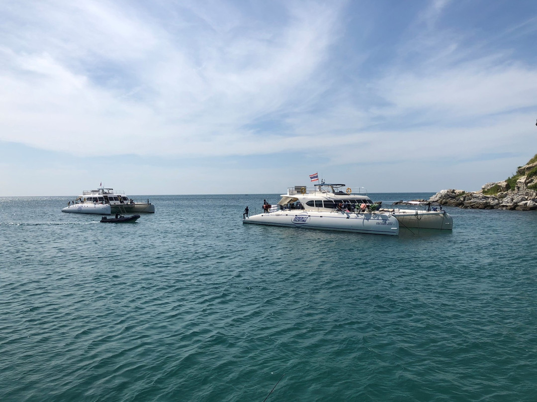 Serenity Yachting - Day Cruise景点图片