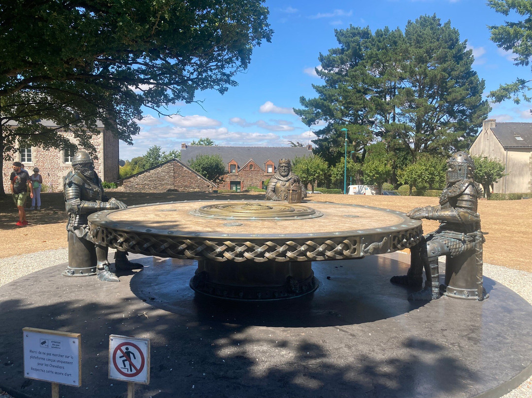 Les Chevaliers De La Table Ronde-Neant-sur-Yvel必去景点