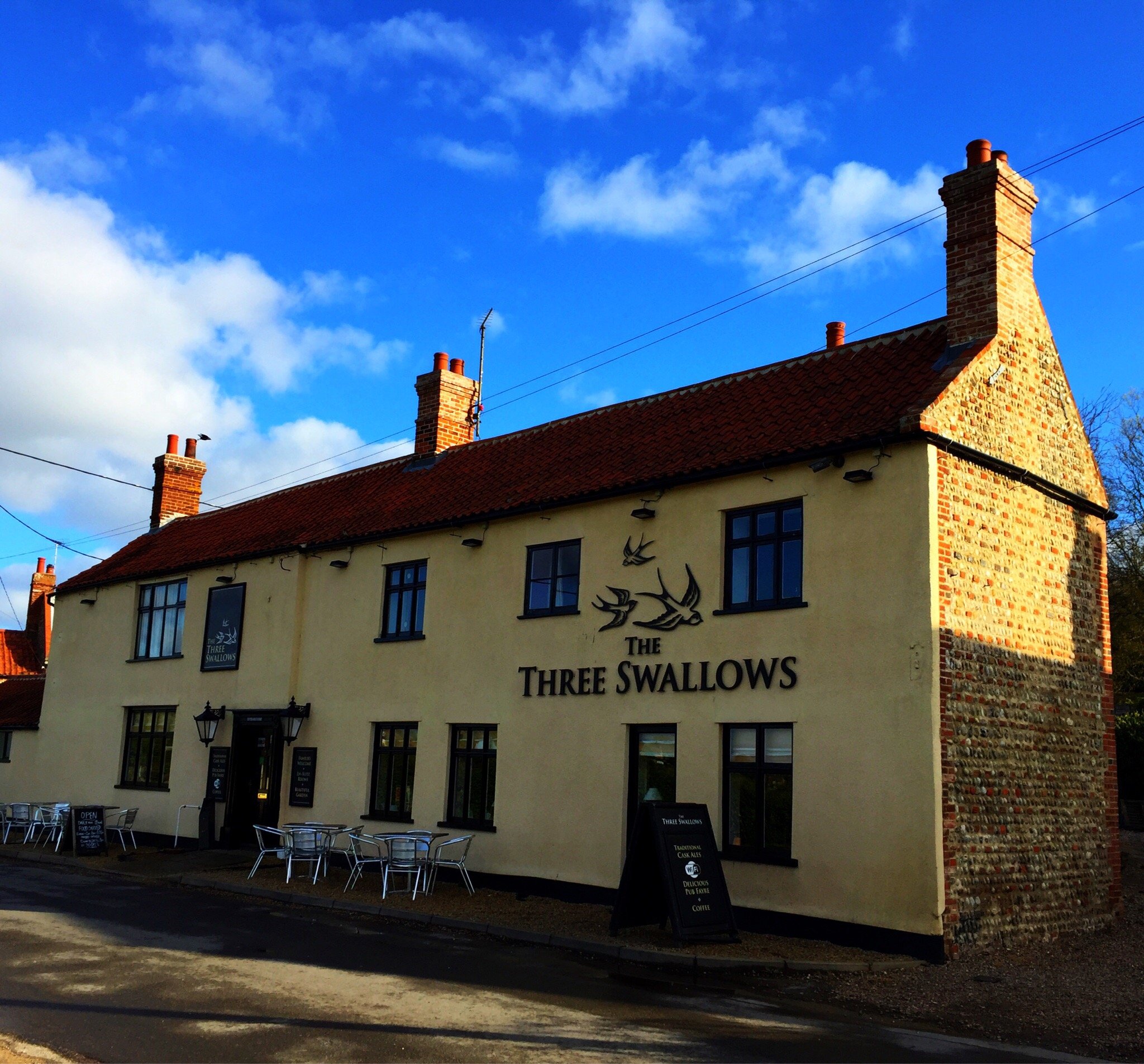 The Three Swallows (hotel)-官方
