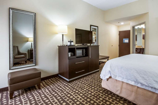 Hampton Inn Columbus-West主图