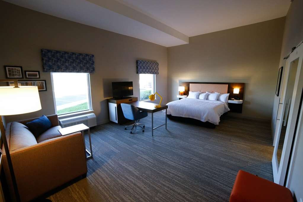 Hampton Inn & Suites Forest City主图