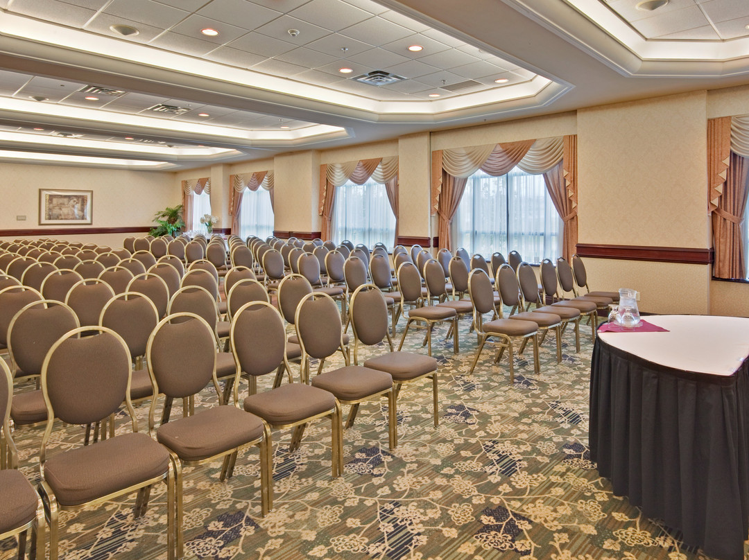 Holiday Inn & Suites Oakville @ Bronte By IHG主图