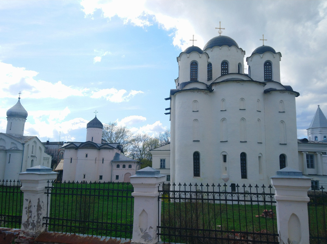 Yaroslav Courtyard (Dvorishche)景点图片