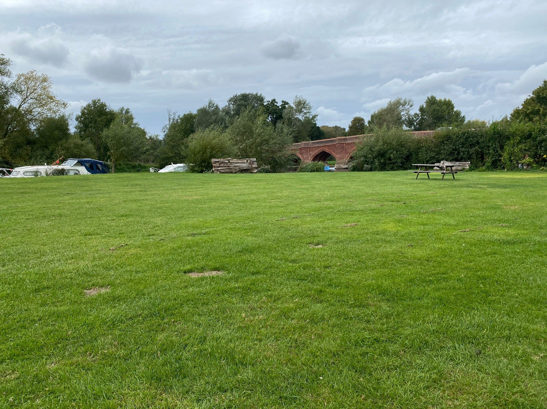 Bridge House - Campsite and B&B主图