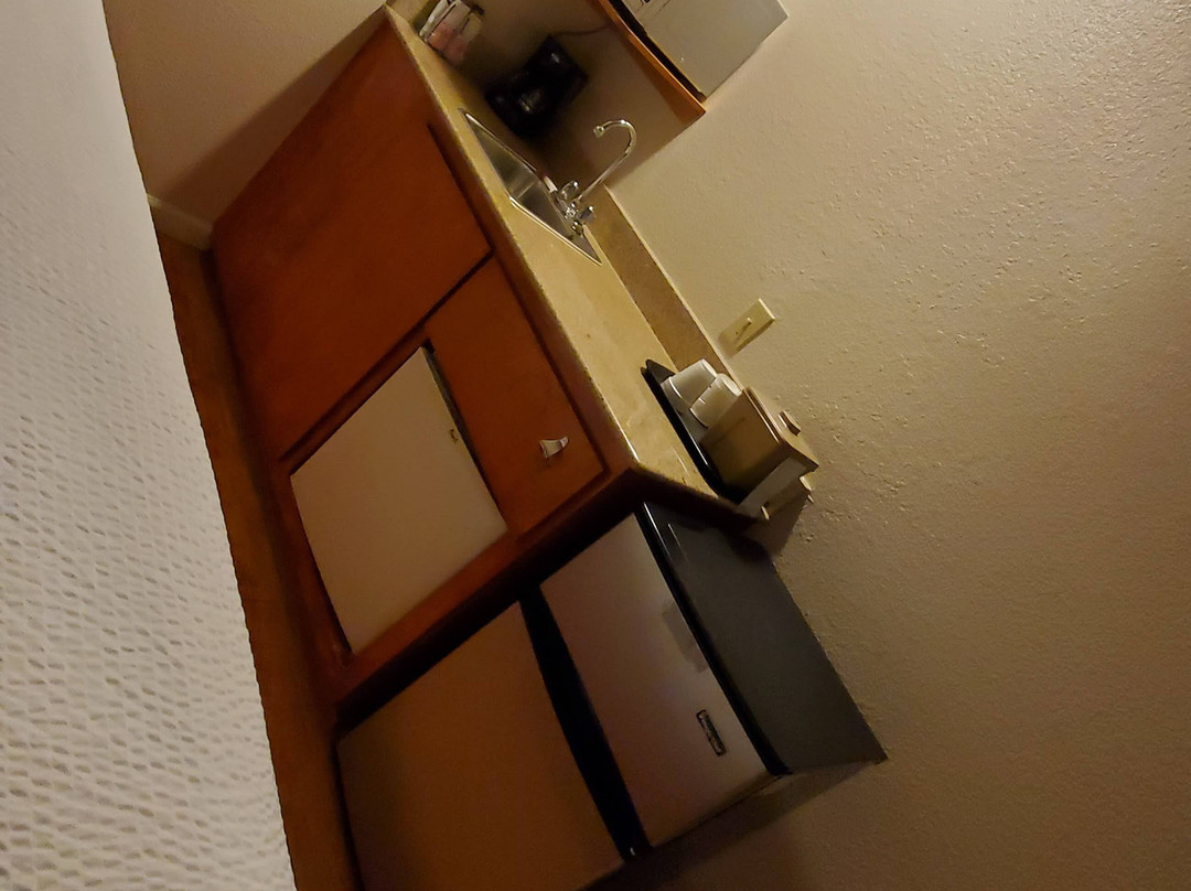 Upper Lake Inn and Suites主图