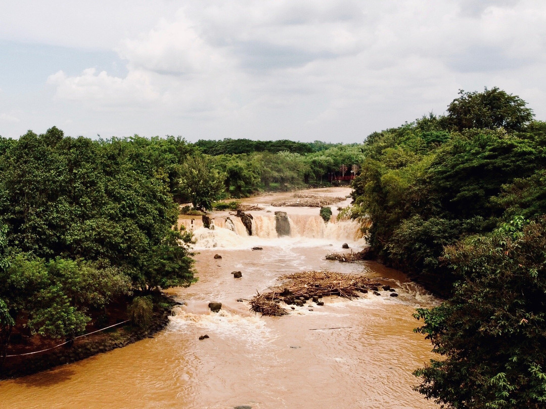 Giang Dien Waterfall Tourist Site景点图片