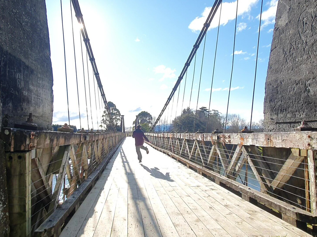 Clifden Suspension Bridge景点图片
