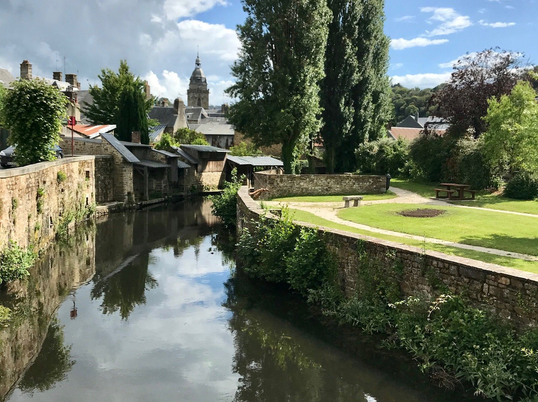 La Lande-d'Airou旅游攻略图片