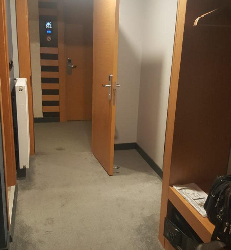 Roof 264 Hotel And Suites主图