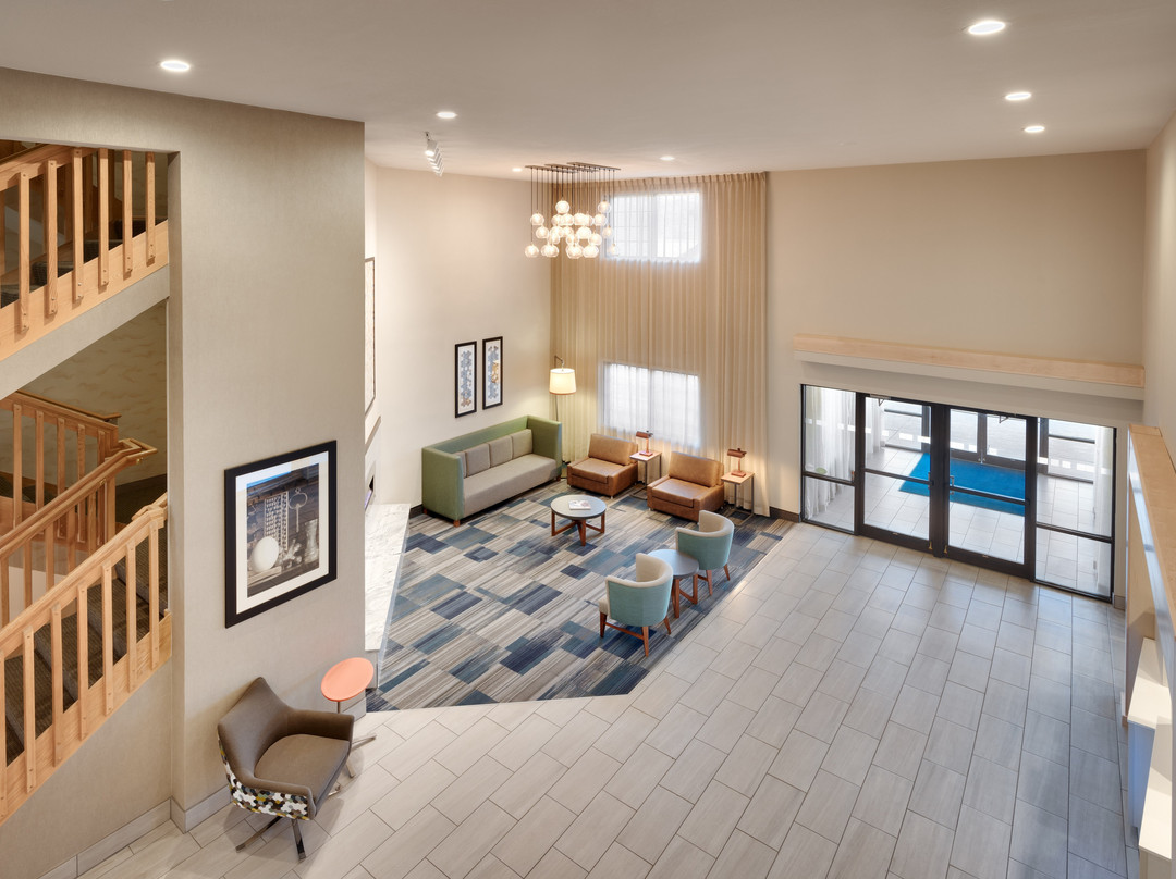 西伯城快捷假日酒店主图