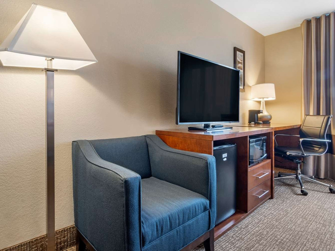 Comfort Inn & Suites South Hill I-85主图