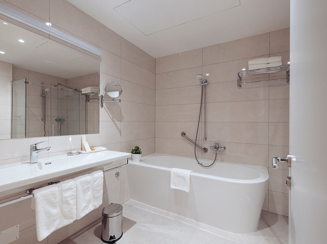 Antunovic Hotel East主图