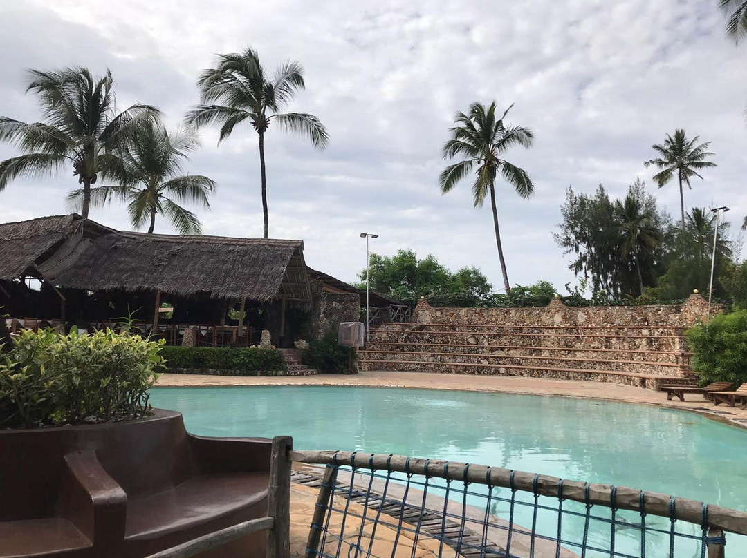 帕鲁波利海滩度假酒店主图