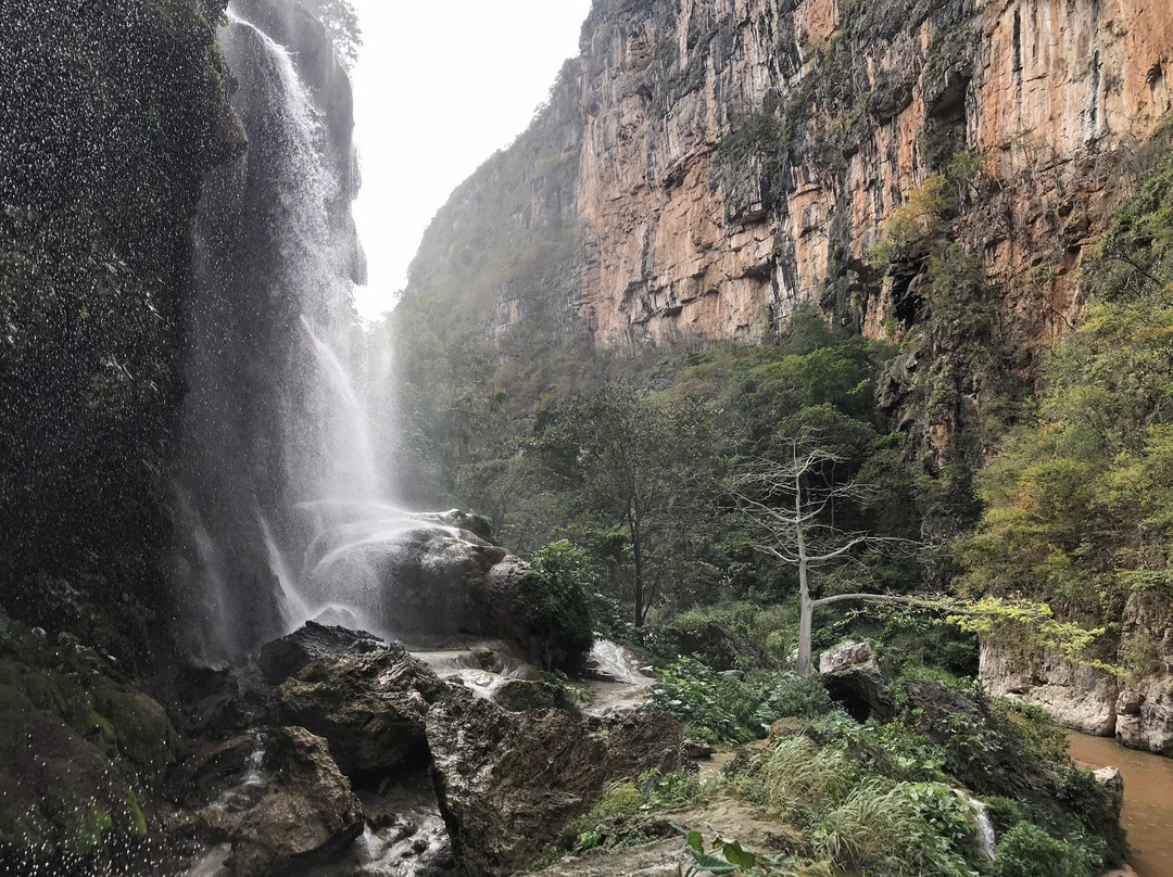 Cascada el Aguacero景点图片