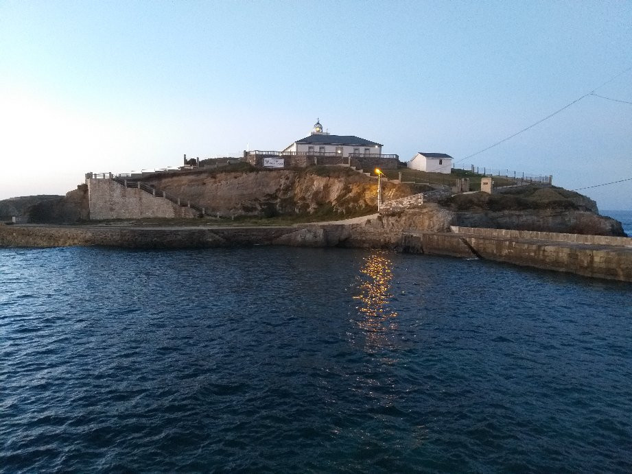 Faro de Tapia de Casariego景点图片