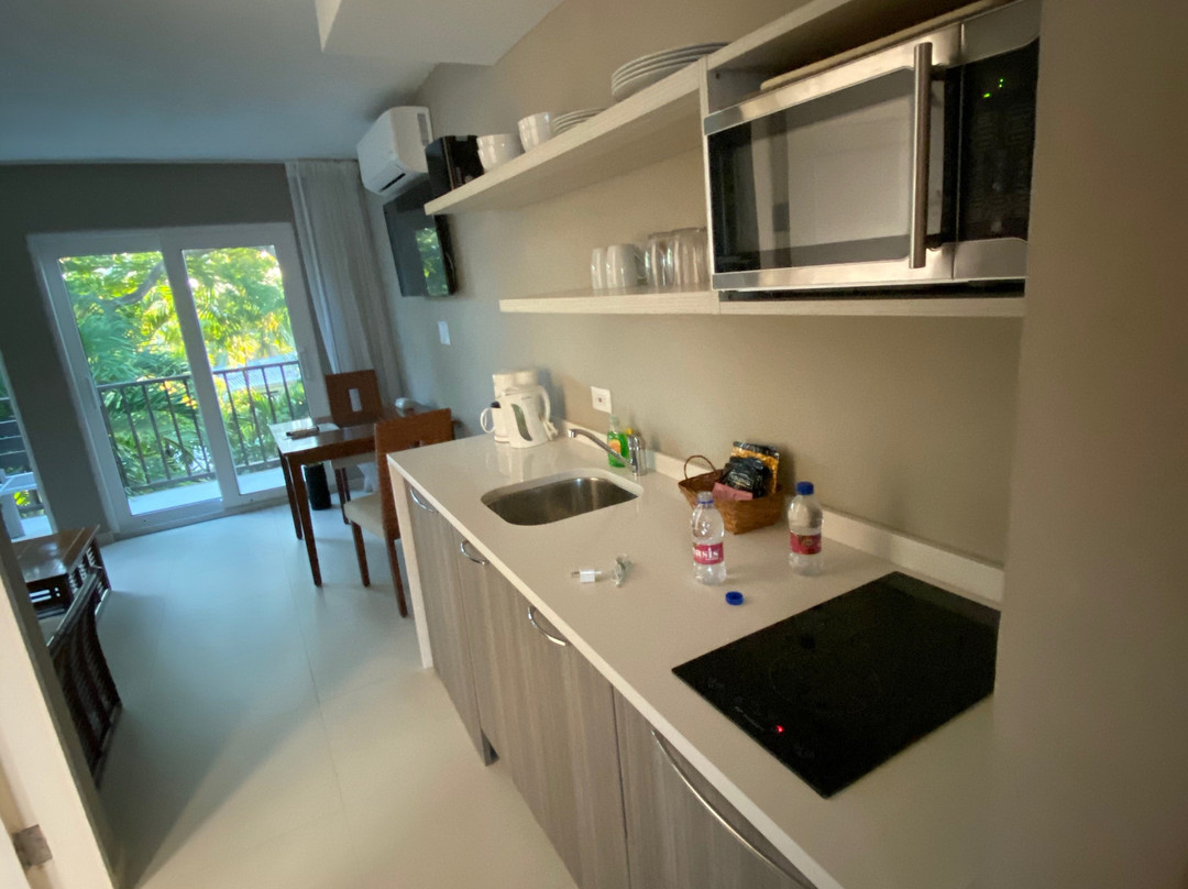 西波涅海滩俱乐部主图